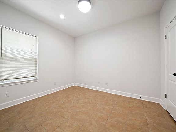 4th image of 5408 Jonathan Ln