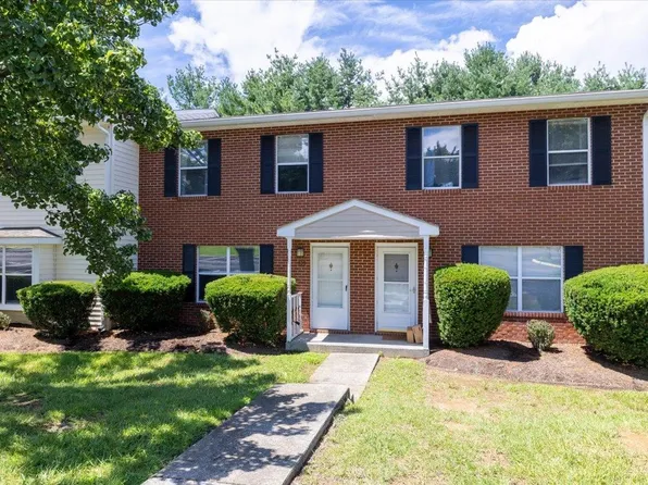 329 Pheasant Run Ct, Blacksburg, VA 24060
