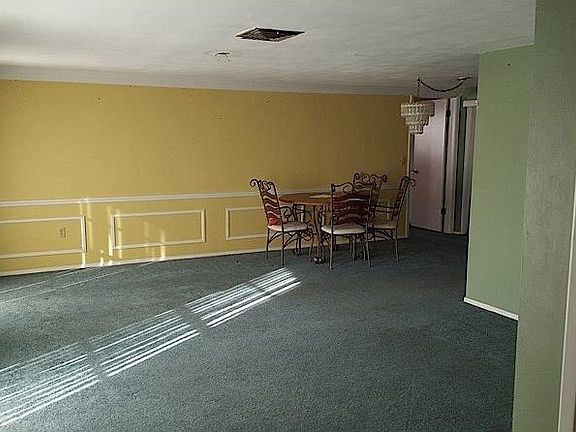 5th image of 12612 Woodbine Dr