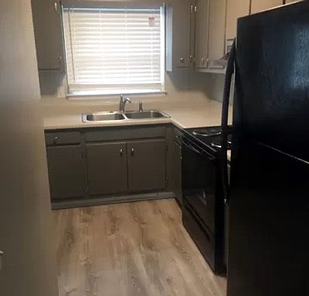 5th image of 745 Trail Dr