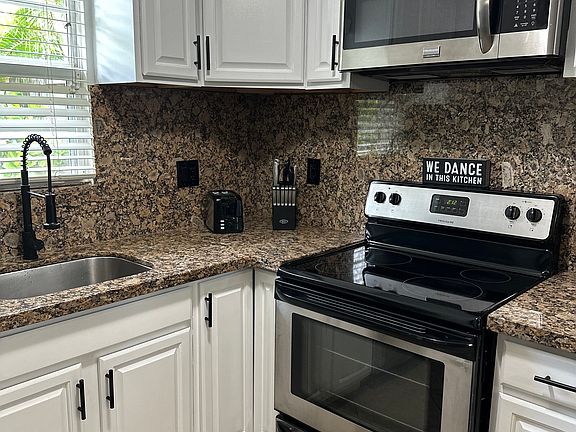 4th image of 2703 NE 6th Ln