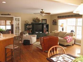3rd image of 585 Turner Ave