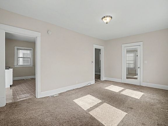 4th image of 236 15th Ave