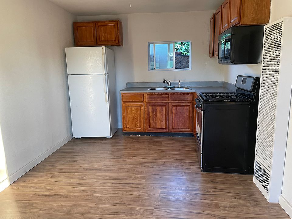 1st image of 379 Gloria Ave