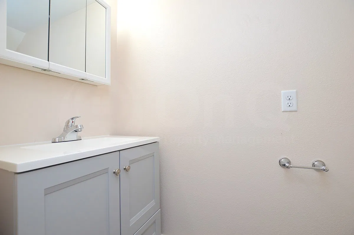 1418 E Knoll Cir — Photo 2