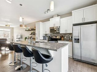 605 SE Evanston Mnr NW, Calgary, AB T3P 0R9