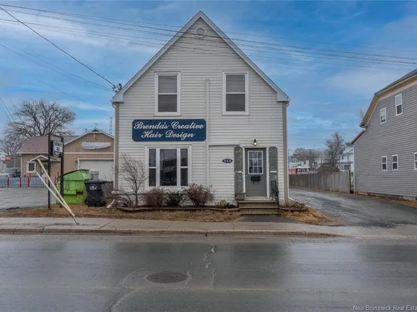 112 Duke St, Miramichi, NB E1N 1H2