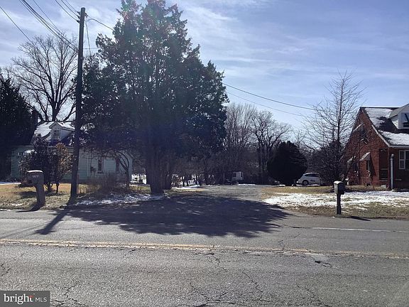 3rd image of 7705 Old Alexandria Ferry Rd