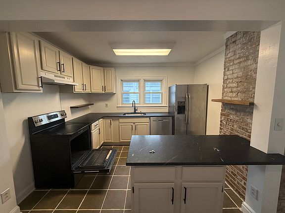 3rd image of 955 Highland Park Dr