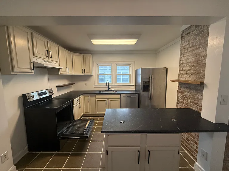 955 Highland Park Dr — Photo 3