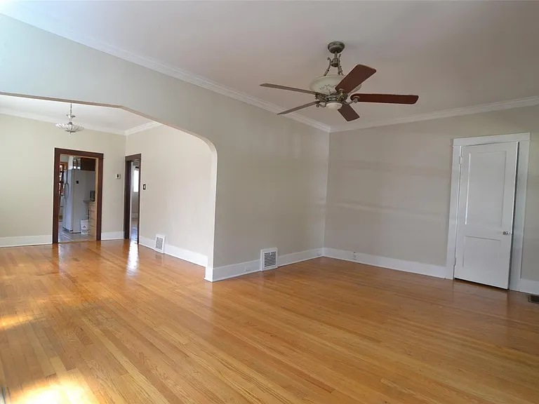 Living and dining room (without furniture.)