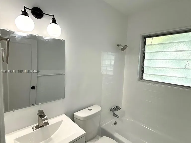 641 10th St #2 — Photo 11
