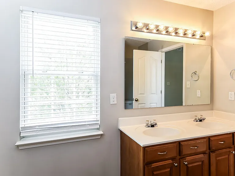 6918 Lowen Rd — Photo 12