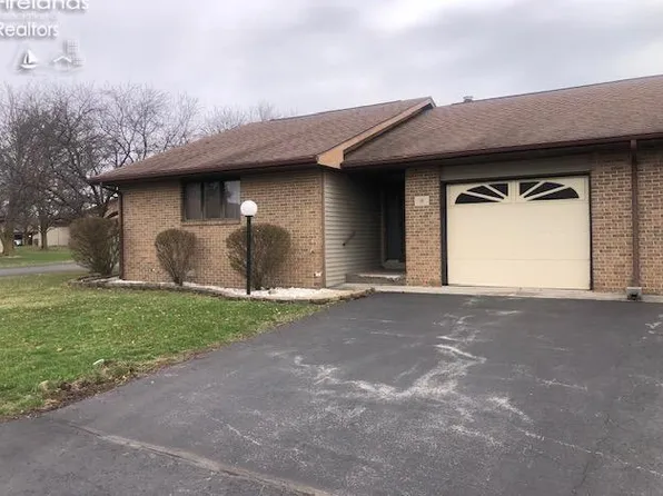18 Windstone Dr, Findlay, OH 45840