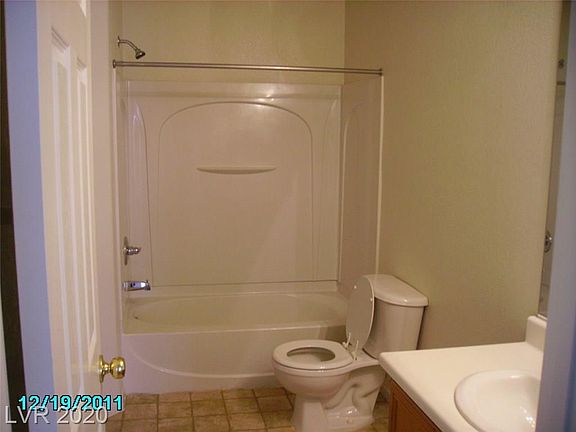 2nd image of 11692 Stivali St