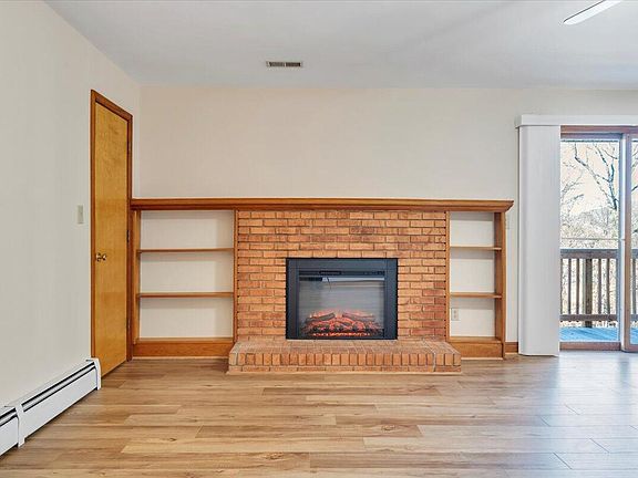 5th image of 830 Dexter Rd