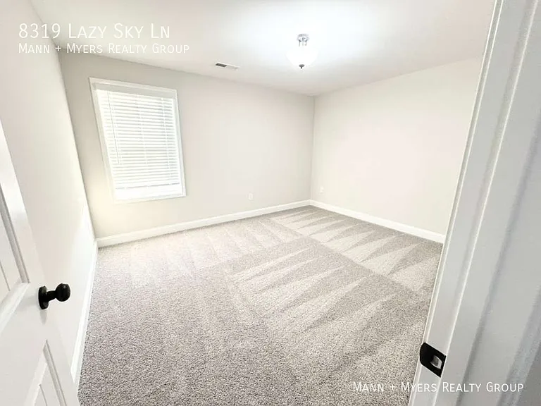 8319 Lazy Sky Ln — Photo 24