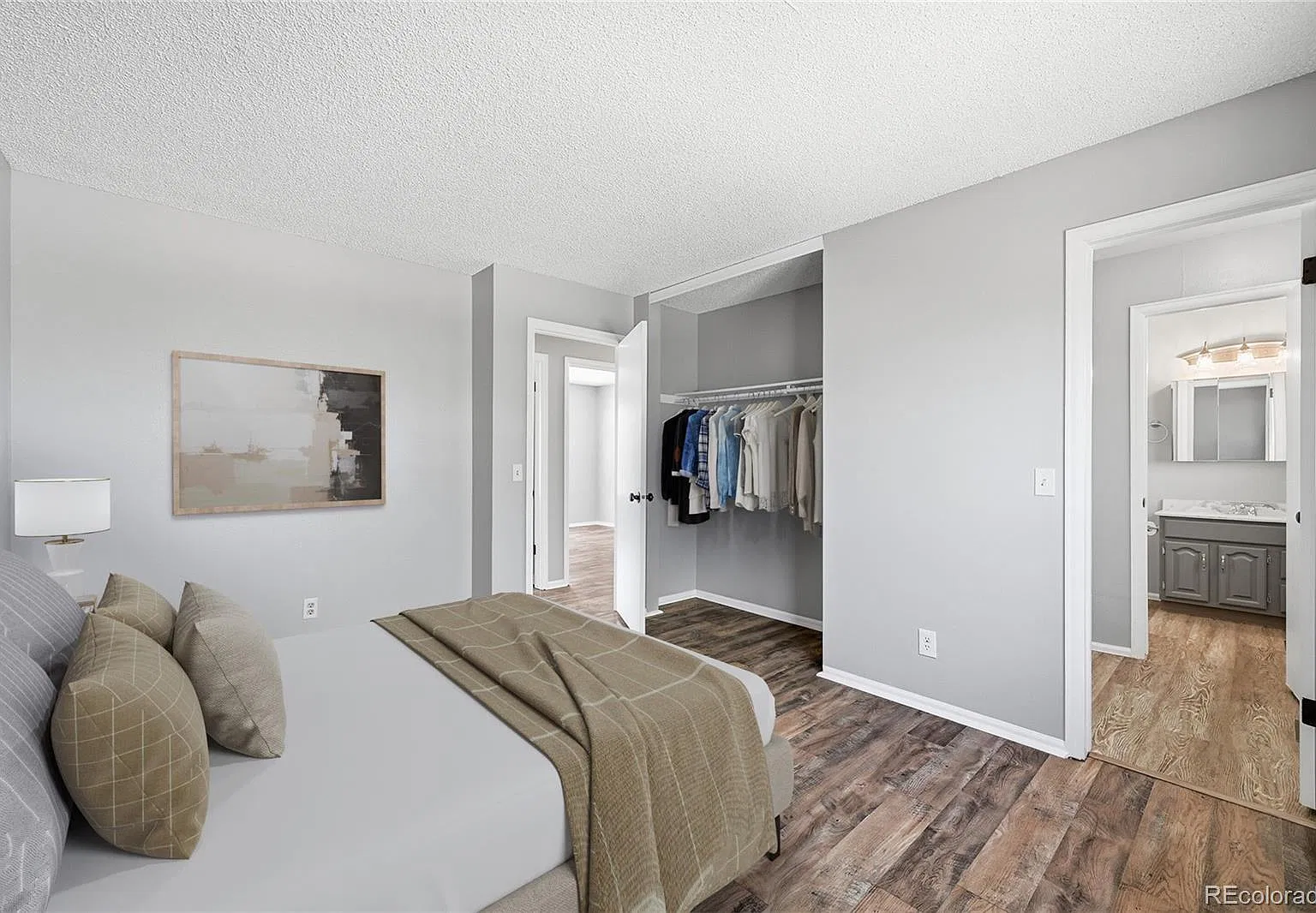 3 bed, 1.0 bath, 1030 sqft, $2,350 — Photo 3
