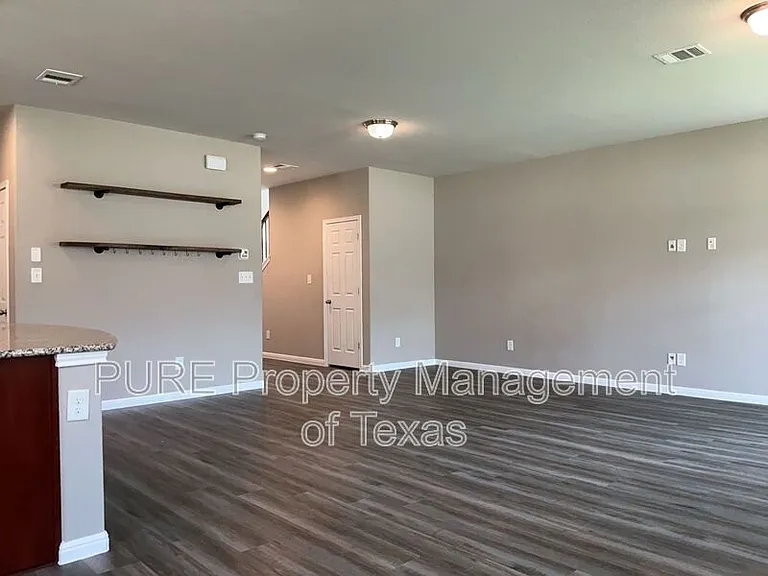 140 Earl Keen St — Photo 9
