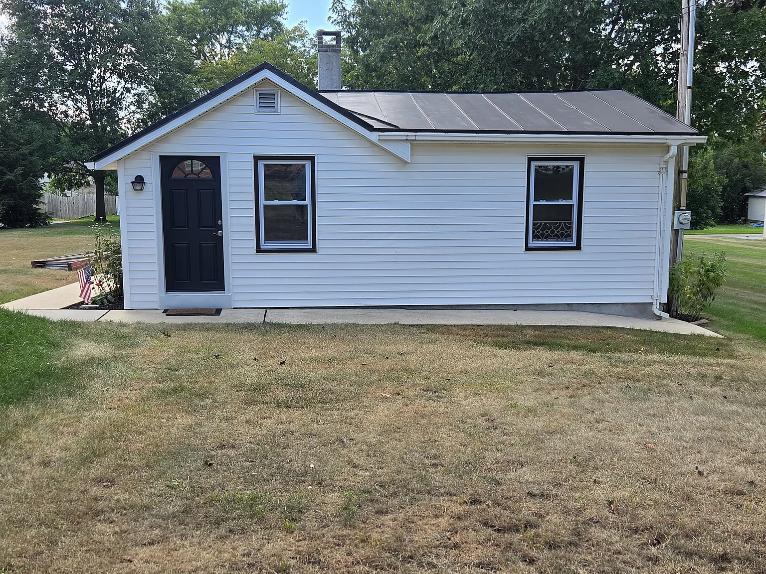 1 bed, 300 sqft, $900 — Photo 2