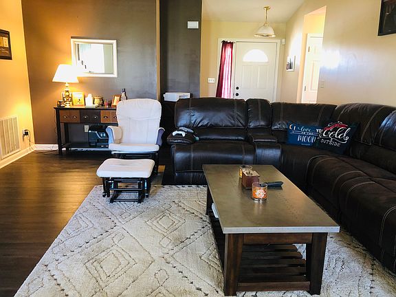 3rd image of 9 W Quail Wood Ln