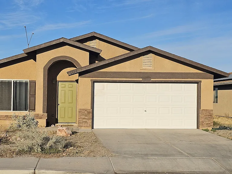 3648 S Desert Oasis Dr — Photo 2