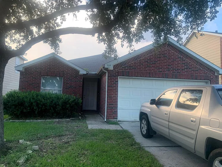 727 Kiley Dr — Photo 1