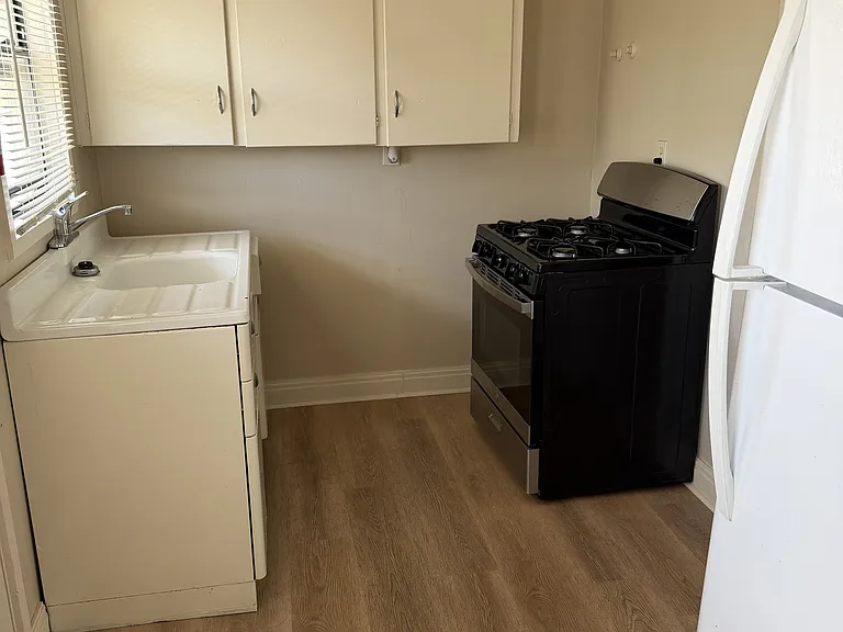 412 Arizona St #A — Photo 11
