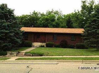 1537 Geraldine Dr, Dubuque, IA 52003