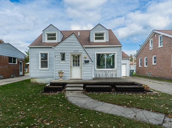 22629 Detour St, Saint Clair Shores, MI 48082