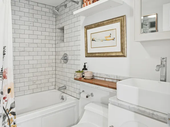 443 West 24th Street G image 10 of 10