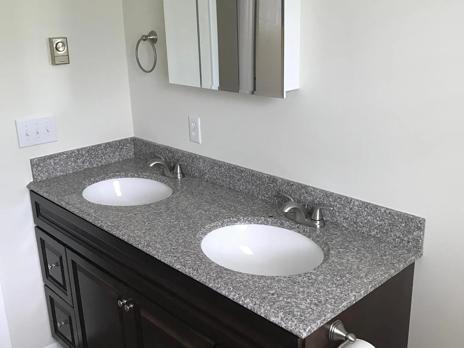 2 bed, 975 sqft, $1,350 — Photo 3