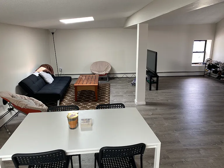 2 Hine Pl #4A — Photo 4