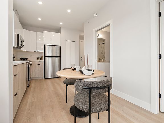 4th image of 45754 Wellington Ave #303
