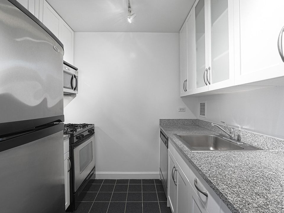 1st image of 360 W 43rd St APT S3j