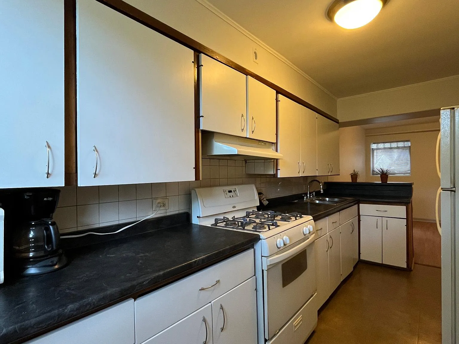 2539 W Logan Blvd — Photo 4