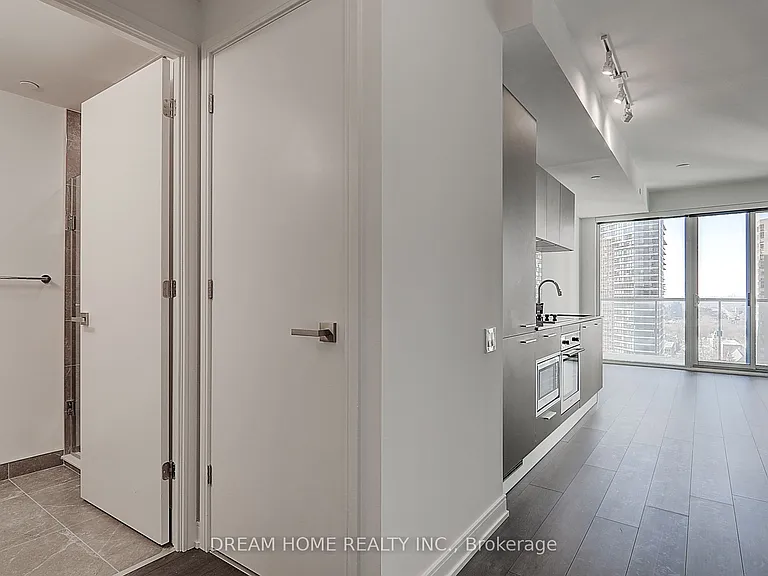 3 Gloucester St #1913 — Photo 7