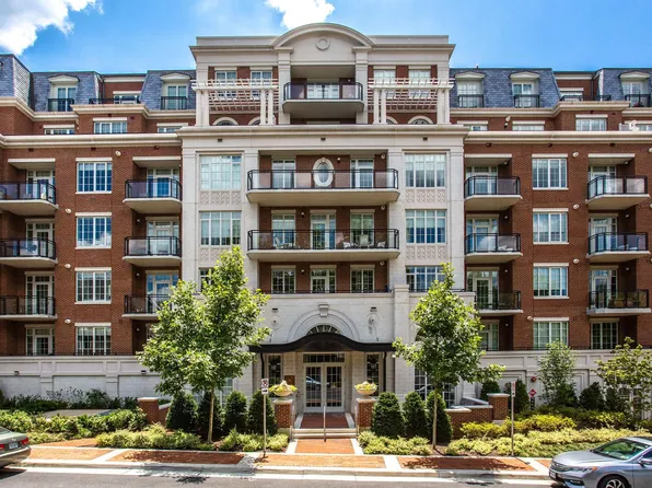 6900 Fleetwood Rd Unit 318, McLean, VA 22101