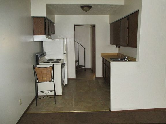 4th image of 695 Frederick Blvd APT 3B