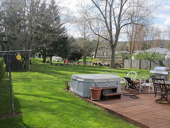 Large, flat, fenced-in yard (property goes to pine trees in the back of pic)