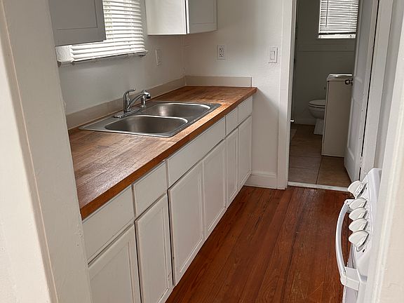 3rd image of 117 Annie St APT A