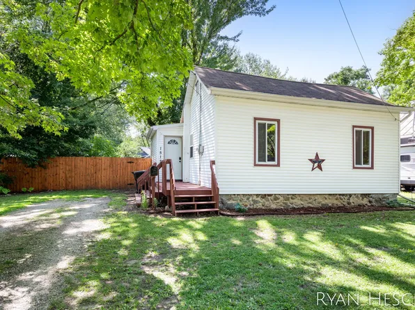 1512 Harrison St, Lake Odessa, MI 48849
