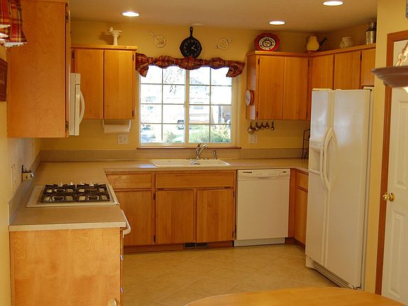3rd image of 1534 SE 62nd Ave