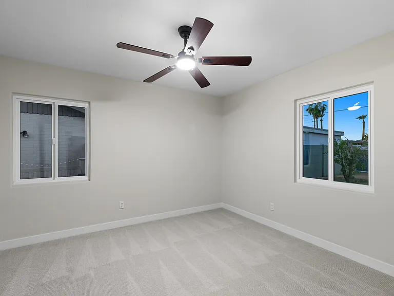 1630 E Catalina Dr — Photo 12