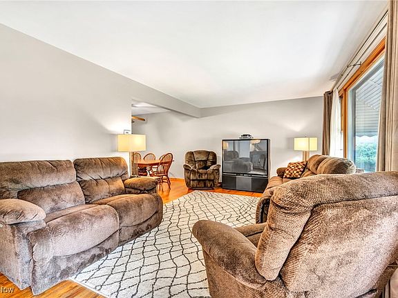 4th image of 33883 Beach Park Ave
