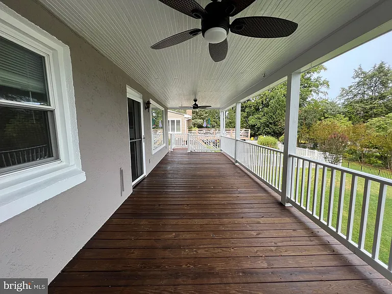504 Walnut Dr — Photo 3