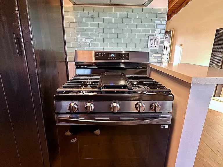 1101 E Grand Ave — Photo 47