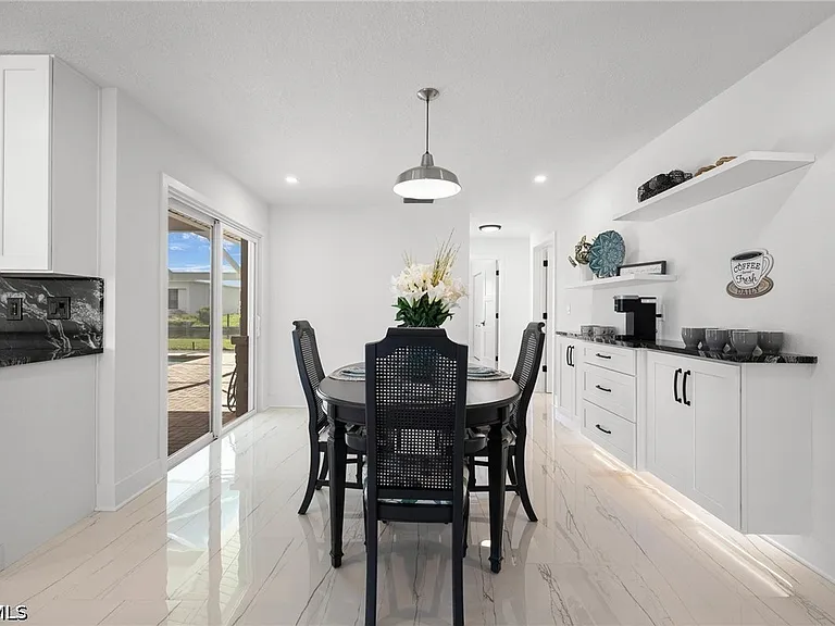4930 Edith Esplanade Cpe — Photo 13