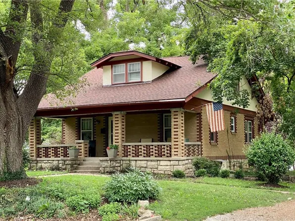 5921 Ballentine St, Shawnee, KS 66203