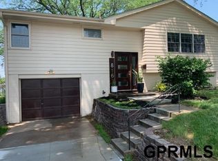816 Tipperary Dr, Papillion, NE 68046
